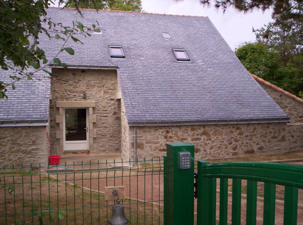 maison renovee toit en pente